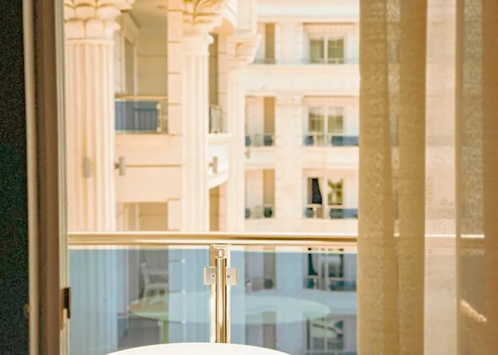 Luna &