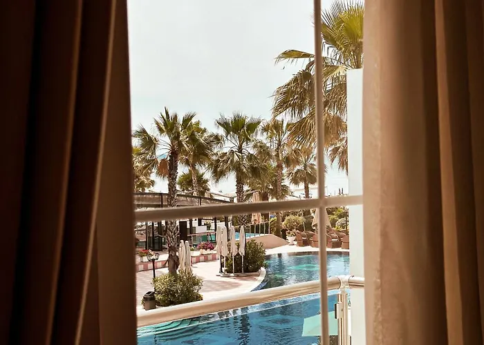Apartmanhotel Luna & 4*