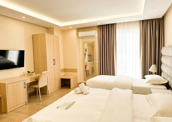 Luna & 4* Golem (Tirana)