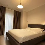 Aparthotel Luna & Golem (Tirana)