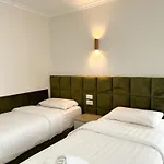 Luna & Aparthotel Golem (Tirana)