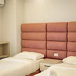 Luna & Aparthotel Golem (Tirana)