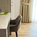 Aparthotel Luna & Golem (Tirana)
