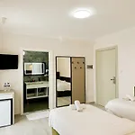 Luna & Aparthotel Golem (Tirana)