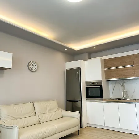 Luna & 4* Golem (Tirana)
