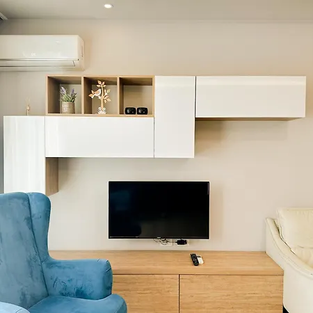 Luna & 4* Golem (Tirana)