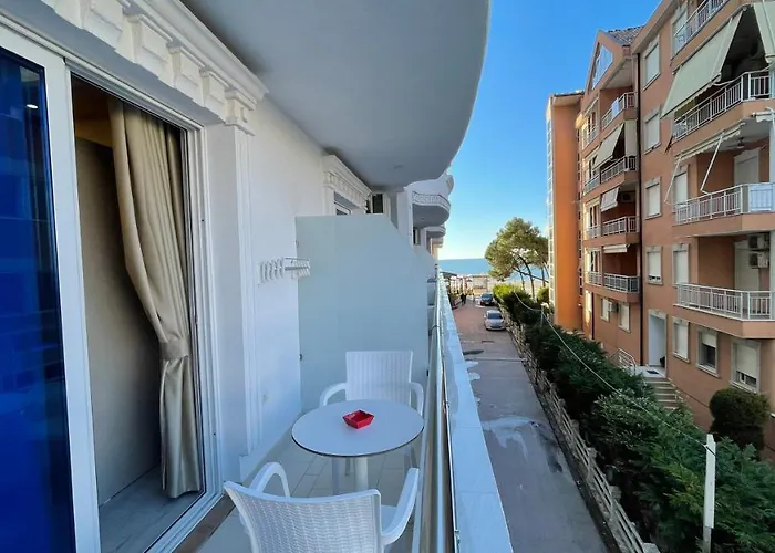 Luna_ Ff Apartahotel