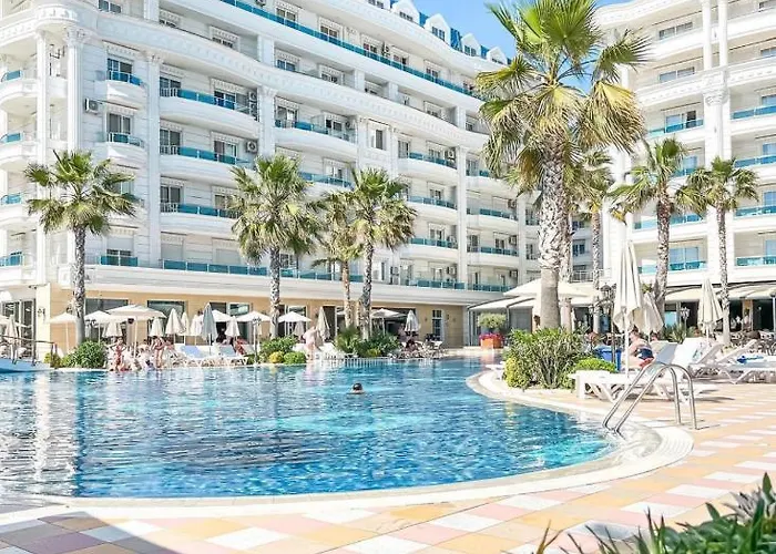 Luna_ Ff 4* Golem (Tirana)