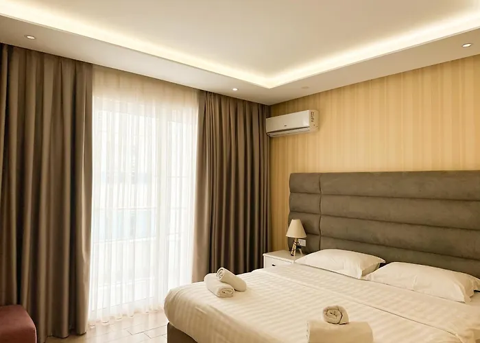 Luna & Aparthotel Golem (Tirana)