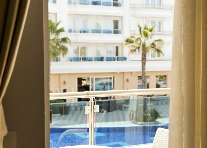 Luna_ Ff Apartahotel Golem (Tirana)