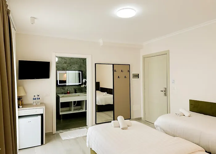 Luna & Aparthotel Golem (Tirana)